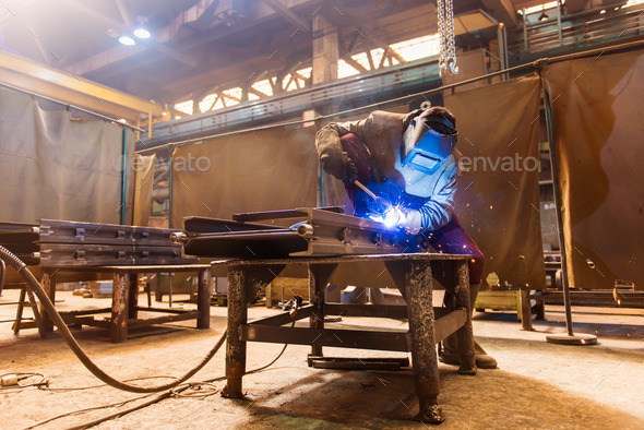 Man welding (Misc) Photo Download