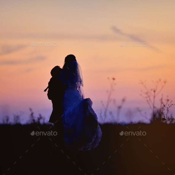 Young caucasian wedding couple. (Misc) Photo Download