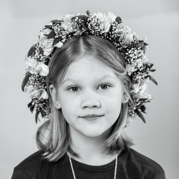 Portrait of a little girl with garland (Misc) Photo Download