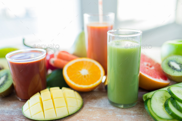 close up of fresh juice glass and fruits on table (Misc) Photo Download