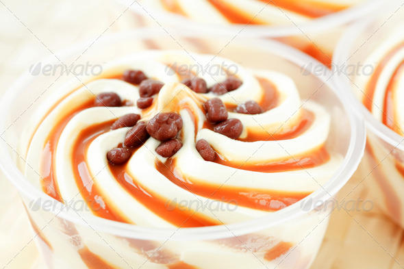 Vanilla ice cream with caramel