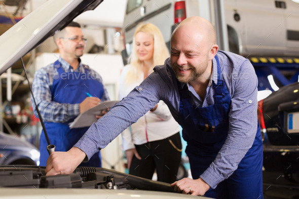 Service crew and positive driver (Misc) Photo Download