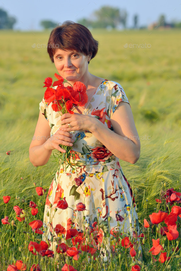 woman in field of poppies (Misc) Photo Download