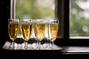 Champagne in glasses.