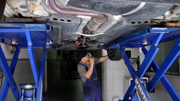 Car Repair Looking for Damage 4 Car Repair Looking for Damage 4