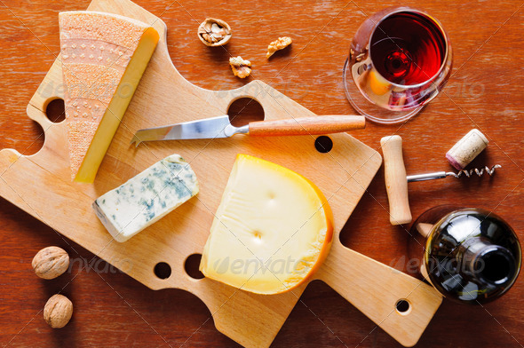Cheese plate and red wine