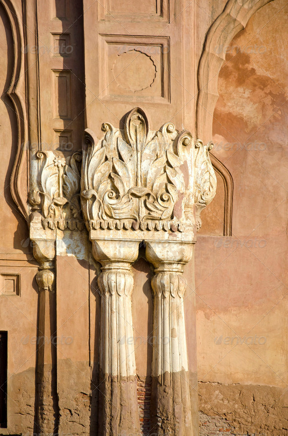 wall with historical ornamental columns in India