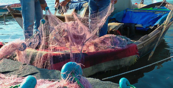 Fishermen Repairs Fishnets Fishermen Repairs Fishnets