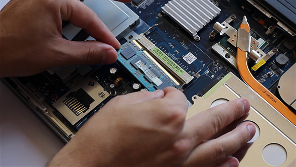 Mounting RAM Memory on Laptop Mounting RAM Memory on Laptop