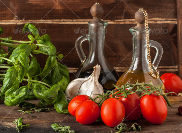 Basil, garlic and tomatoes