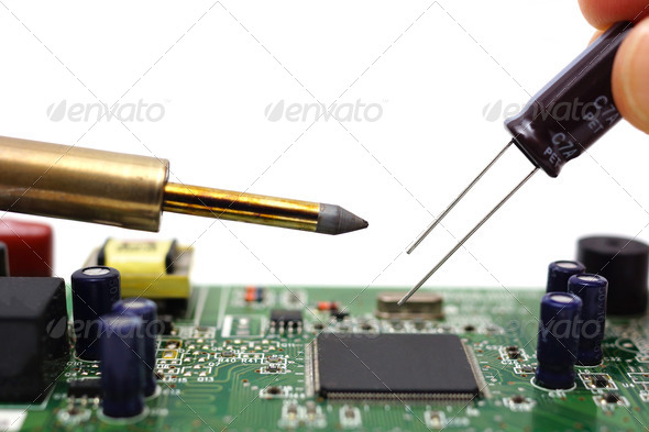Solder the capacitor on the motherboard