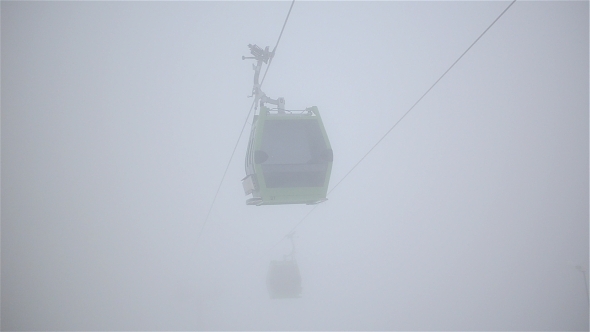 The Cable Car that Appears and Disappears in Fog The Cable Car that Appears and Disappears in Fog