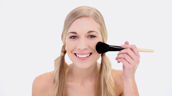 Happy Nude Blonde Using Powder Brush Happy Nude Blonde Using Powder Brush