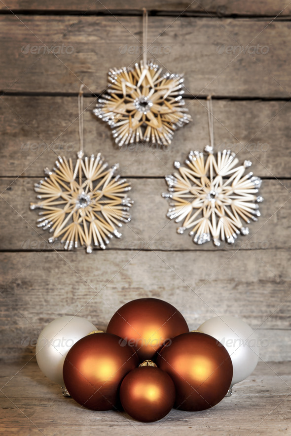 Vintage background with christmasballs and straw stars (Misc) Photo Download