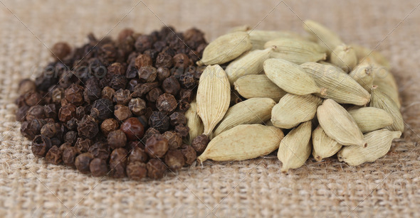 Black peppers with cardamom (Misc) Photo Download